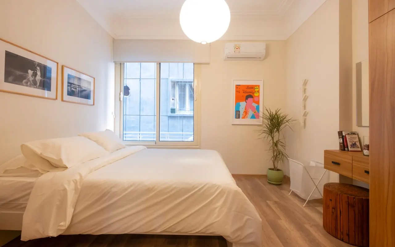 Second bedroom with crisp white linens
